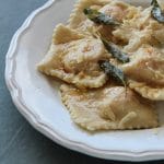 Ravioli de abóbora com sálvia